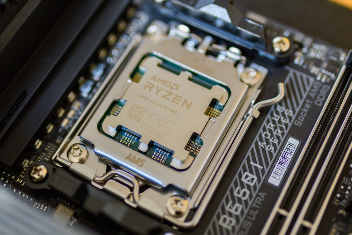A compact & mighty desktop PC